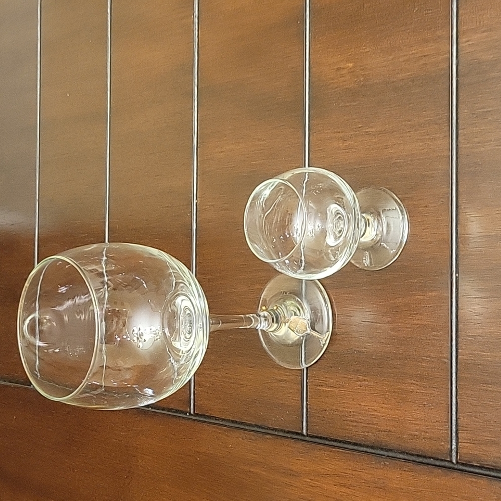 Vintage wine glass set